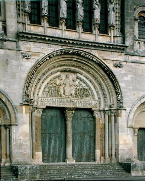 Centralportalen i Abbey Church, 1096-1106, rekonstruerad av Viollet-le-Duc 1845 av French School