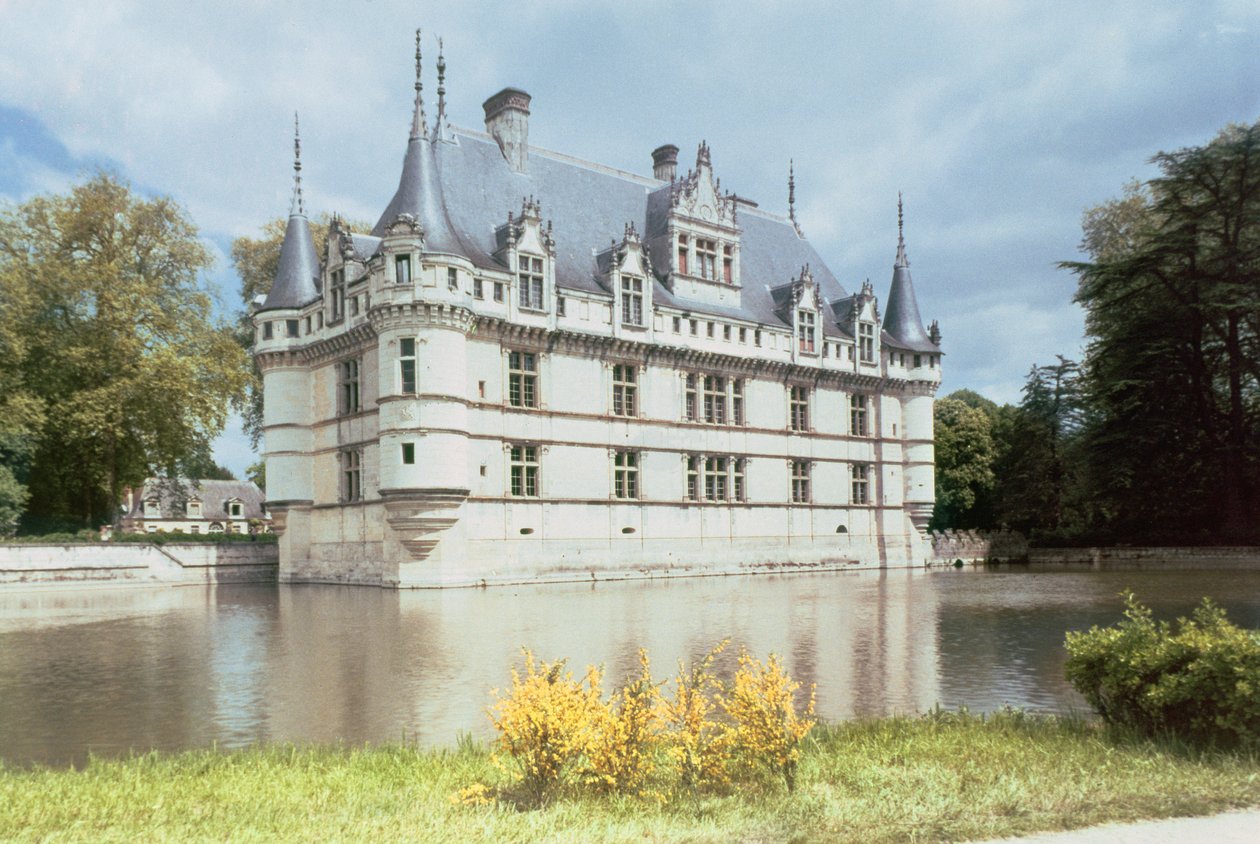 Exteriörvy av Chateau dAzay-le-Rideau, byggd för Gilles Berthelot, 1518-27 av French School