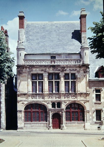 Utsikt över Hotel de Ville, byggt 1526-28 av French School