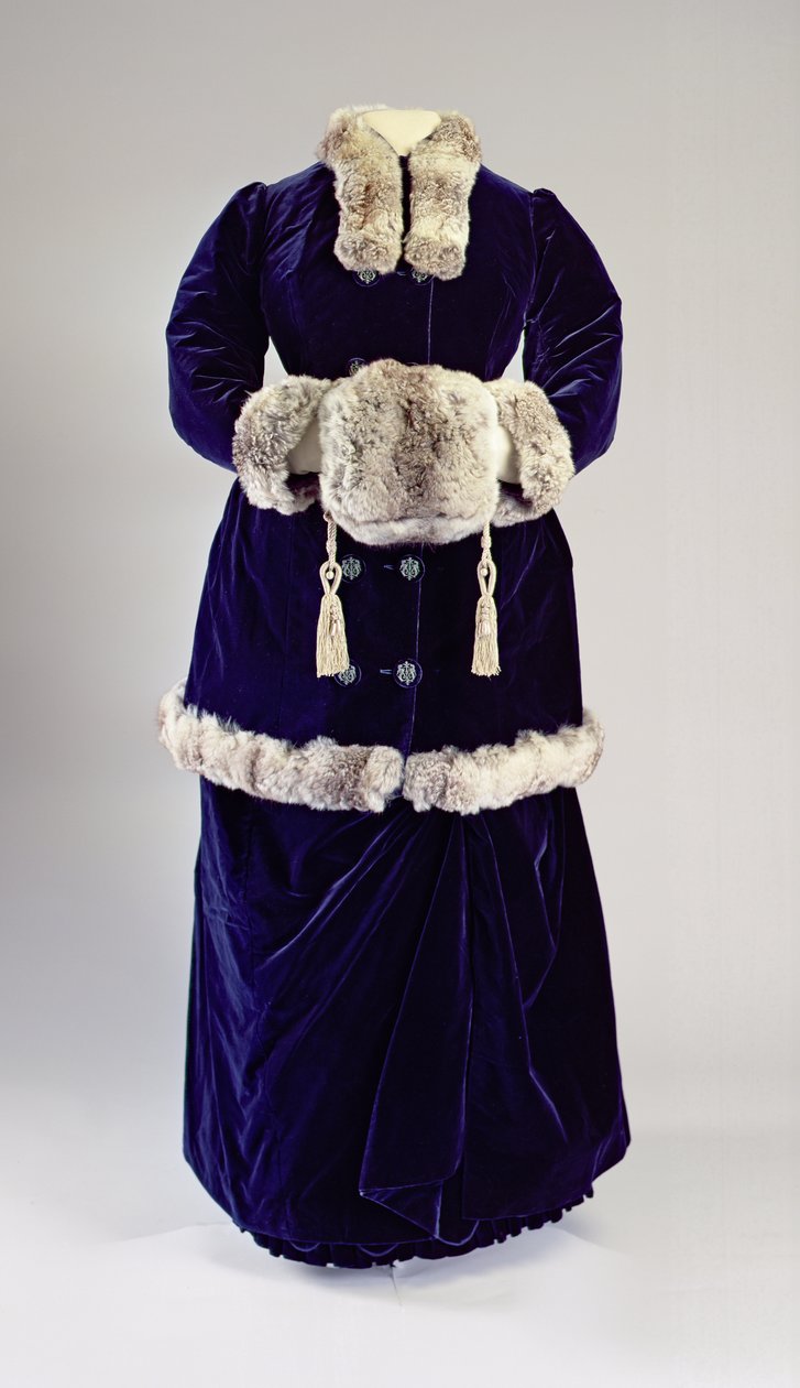 Vinterensemble, designad av Camille Lipman, Paris, 1883 (sammetssilke och chinchillapäls) av French School
