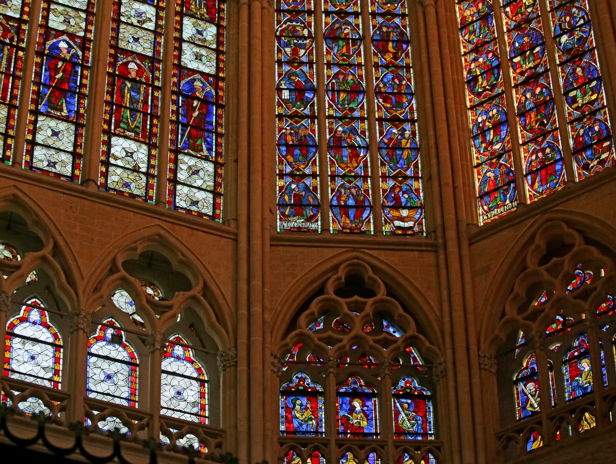Upande wa Kaskazini wa Est End of the Choir Clerestory swed av French School