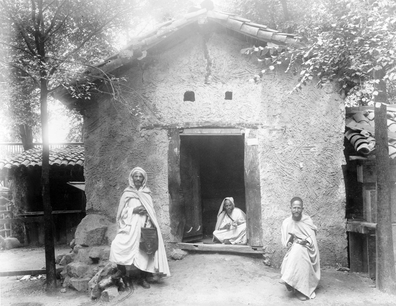 Ett exempel på Kabyle House, Paris Exhibition, 1889 av French Photographer