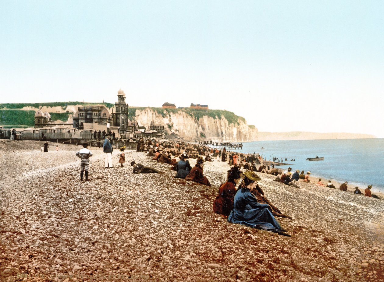 Strand och vita klippor vid Dieppe, 1890-1900 av French Photographer