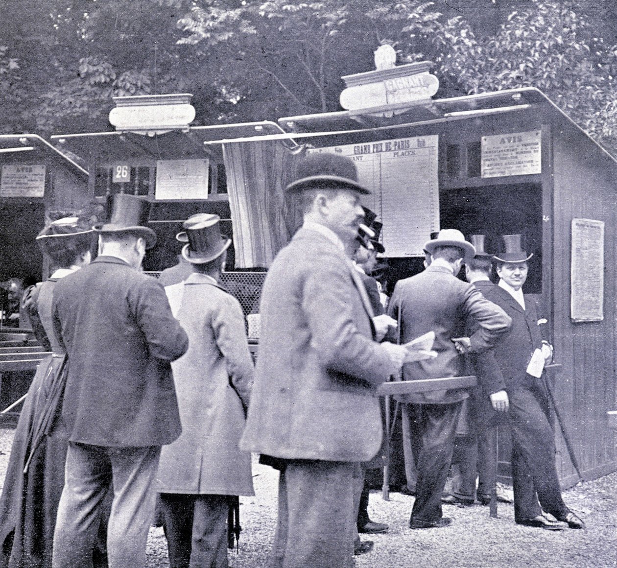Betting inför hästkapplöpningen (1800-talet). av French Photographer