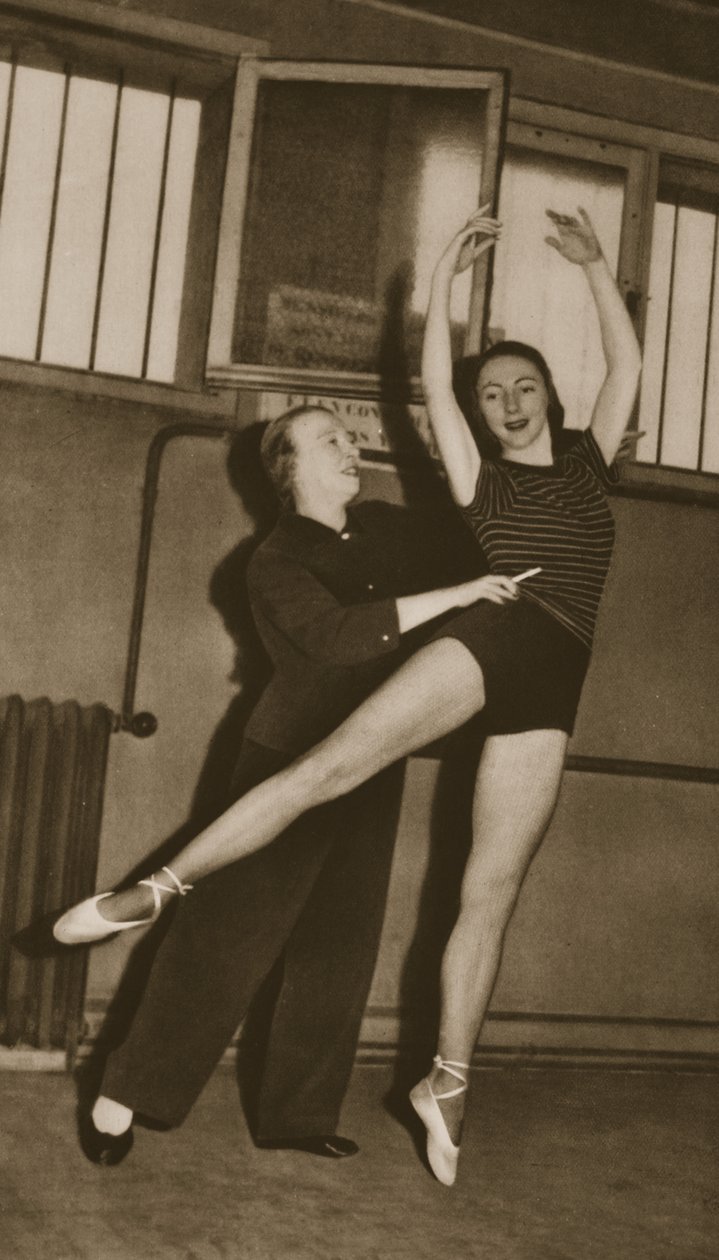 Bronislava Nijinska med Rosella Hightower, från Grand Ballet de Monte-Carlo, 1949 (fotogravyr) av French Photographer