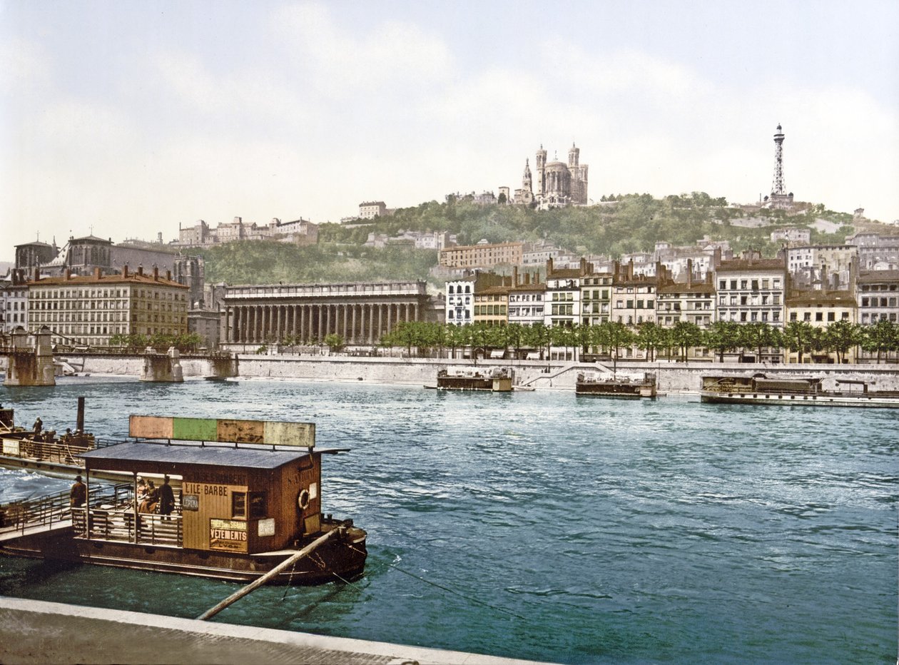 Fourviere från St. Antoine Quay, Lyon, pub. c.1900 av French Photographer
