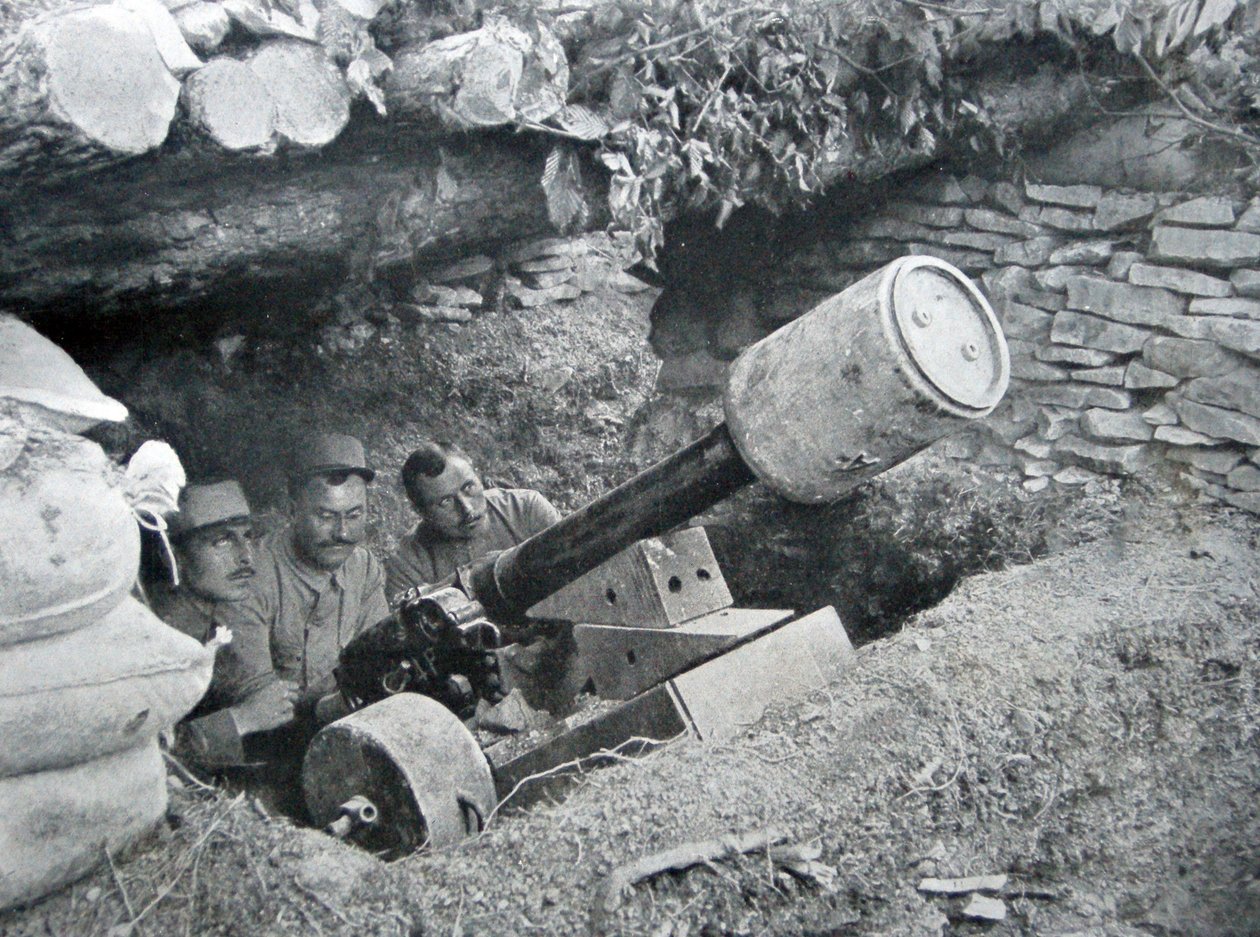 Fransk 48-pistol som användes för att avfyra landminor, 1915 av French Photographer