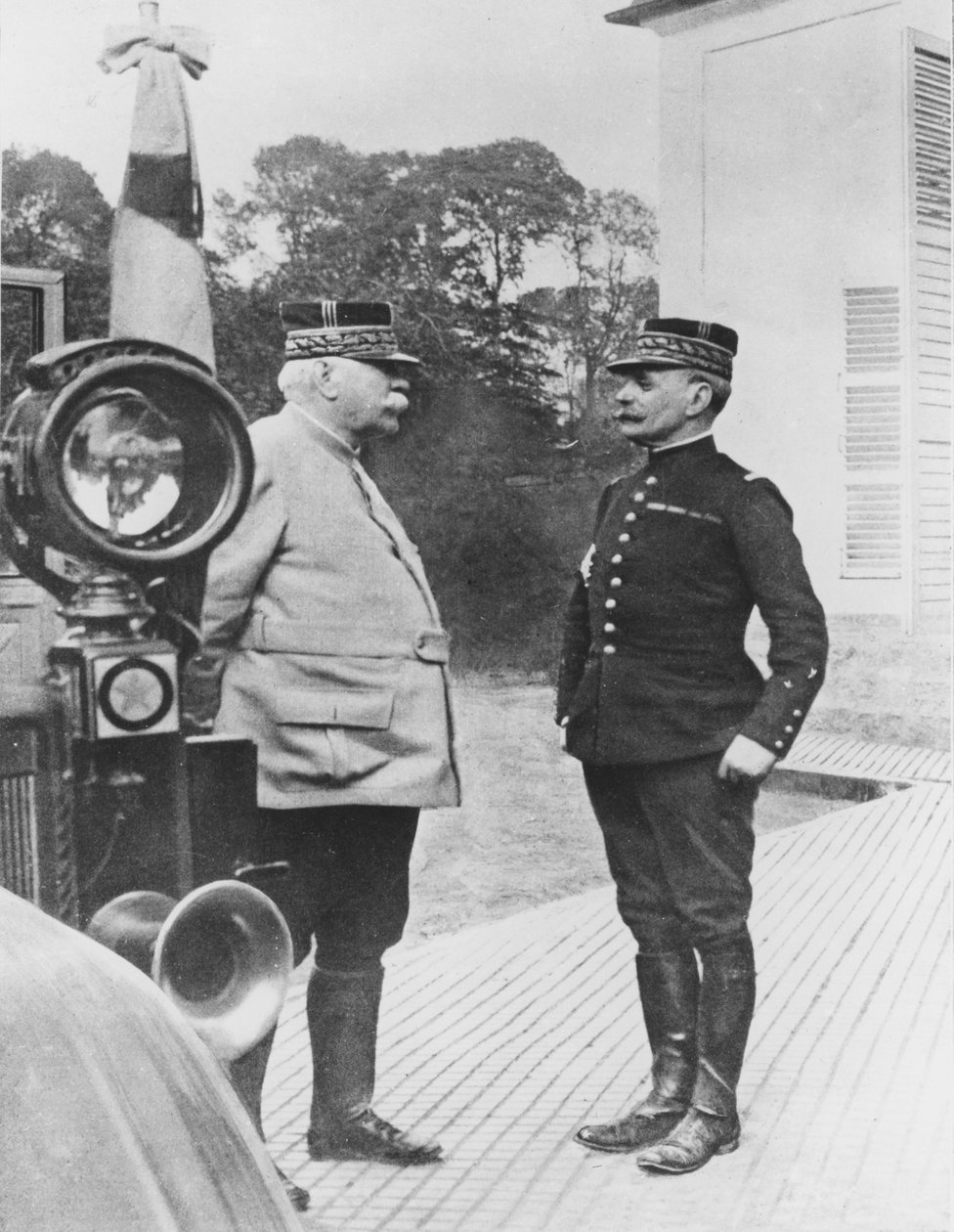 General Joffre och general Foch, 1914 av French Photographer