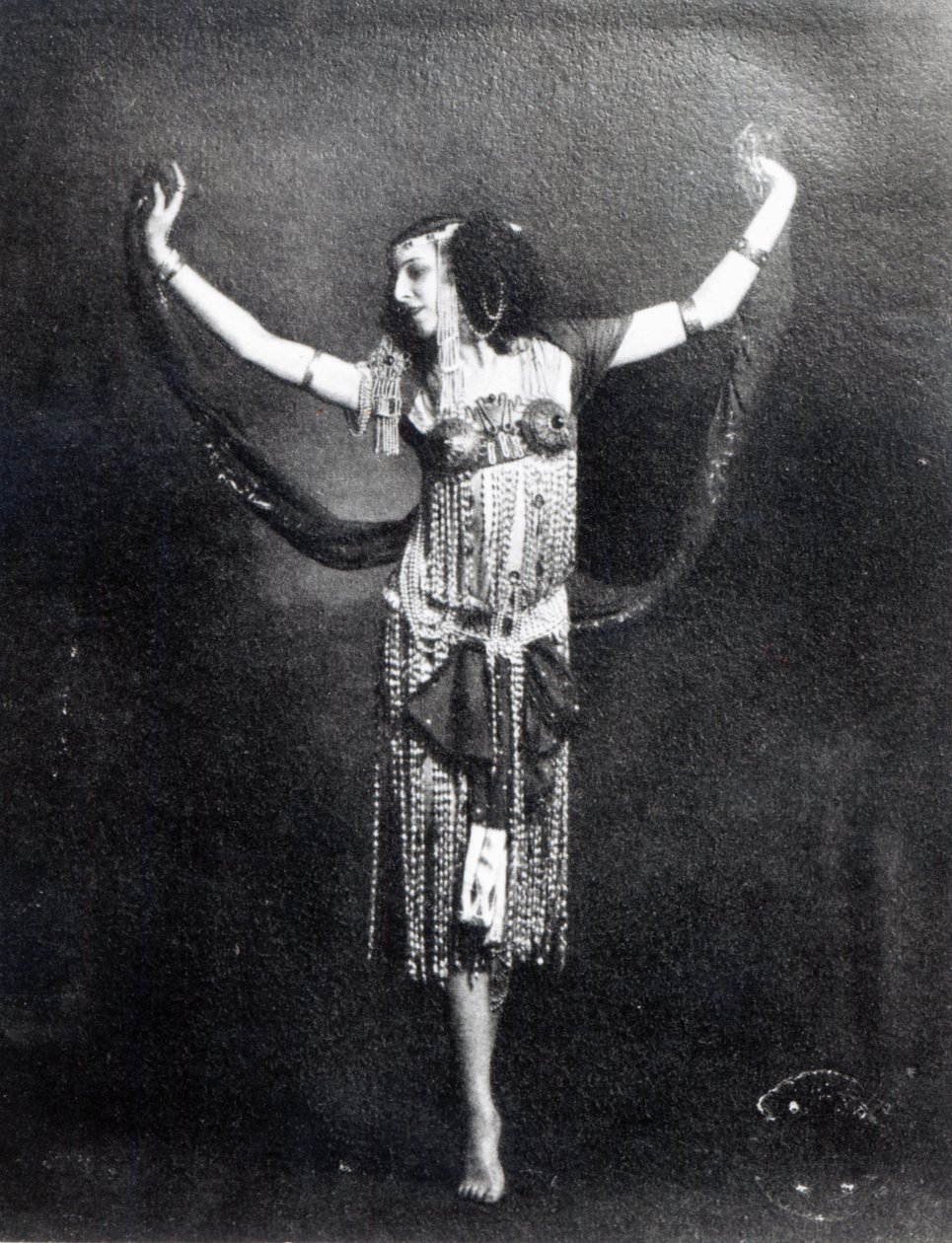 Ida Rubinstein i rollen som Salome (bw foto) av French Photographer