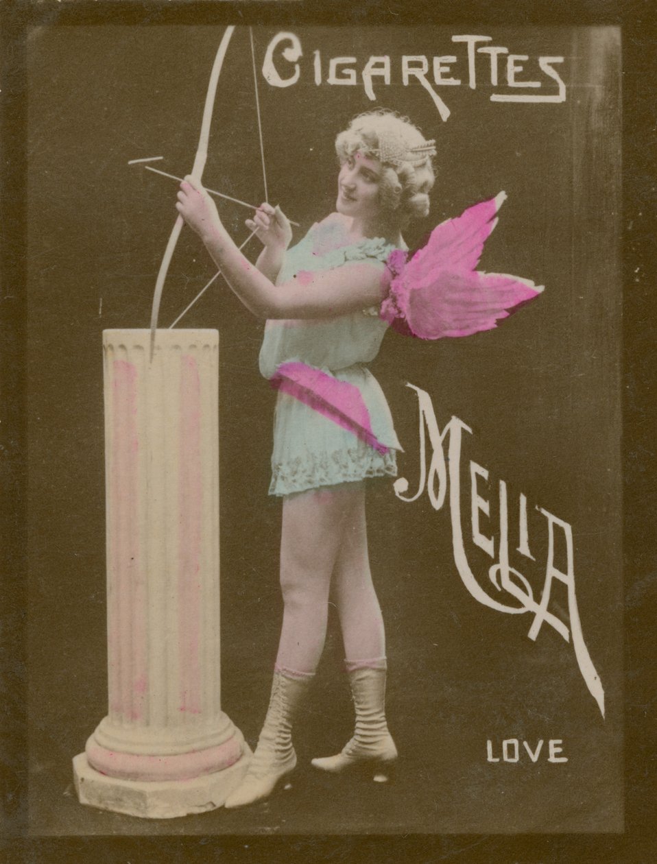 Kärlek, flicka klädd som Cupid (foto) av French Photographer