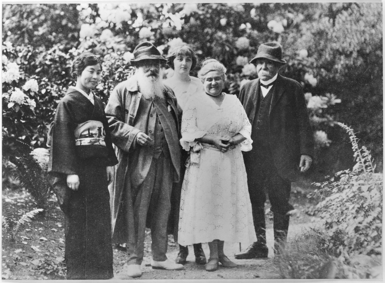 Madame Kuroki, Claude Monet (1840-1926), Alice Butler (1894-1949), Blanche Hoschede-Monet na Georges Clemenceau (1841-1929) kwenye bustani huko Giverny swed. av French Photographer