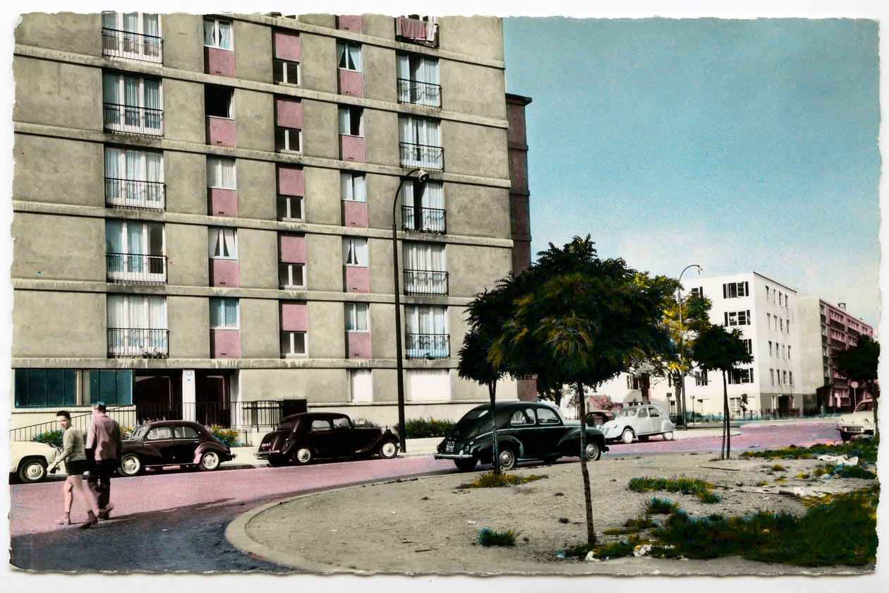 Parisisk förortsstad på 1960-talet: de nya byggnaderna i Aubervilliers, Seine Saint-Denis, Ile de France av French Photographer