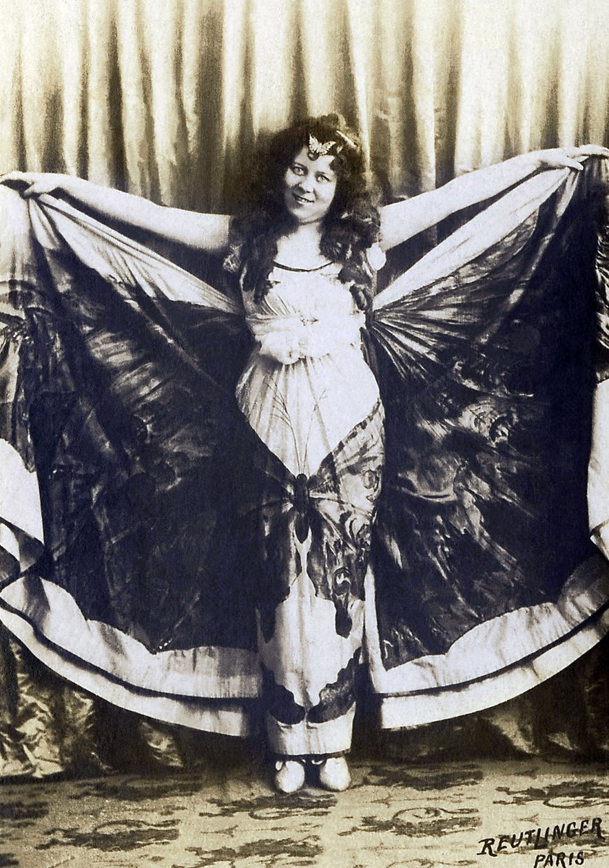 Porträtt av Loie Fuller (1862-1928), amerikansk komiker, sångerska, dansare. av French Photographer