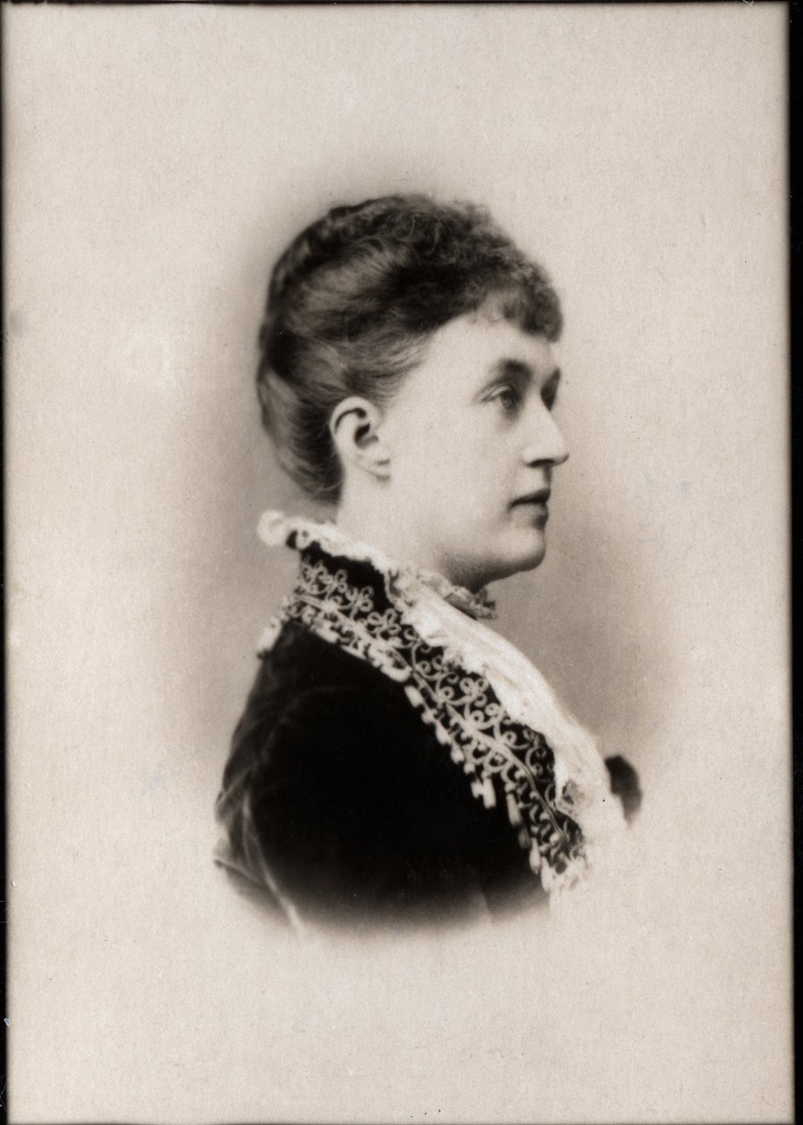 Porträtt av prinsessan Adelheid Marie av Anhalt Dessau (1833-1916), storhertiginna av Luxemburg. av French Photographer