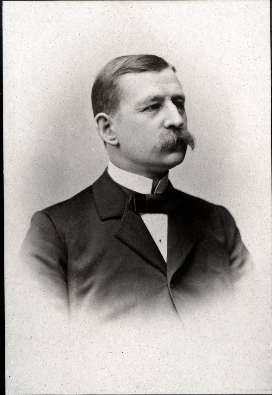 Porträtt av Salomon August Andree (1854-1897), svensk ingenjör, fysiker, flygfart och polarforskare. av French Photographer