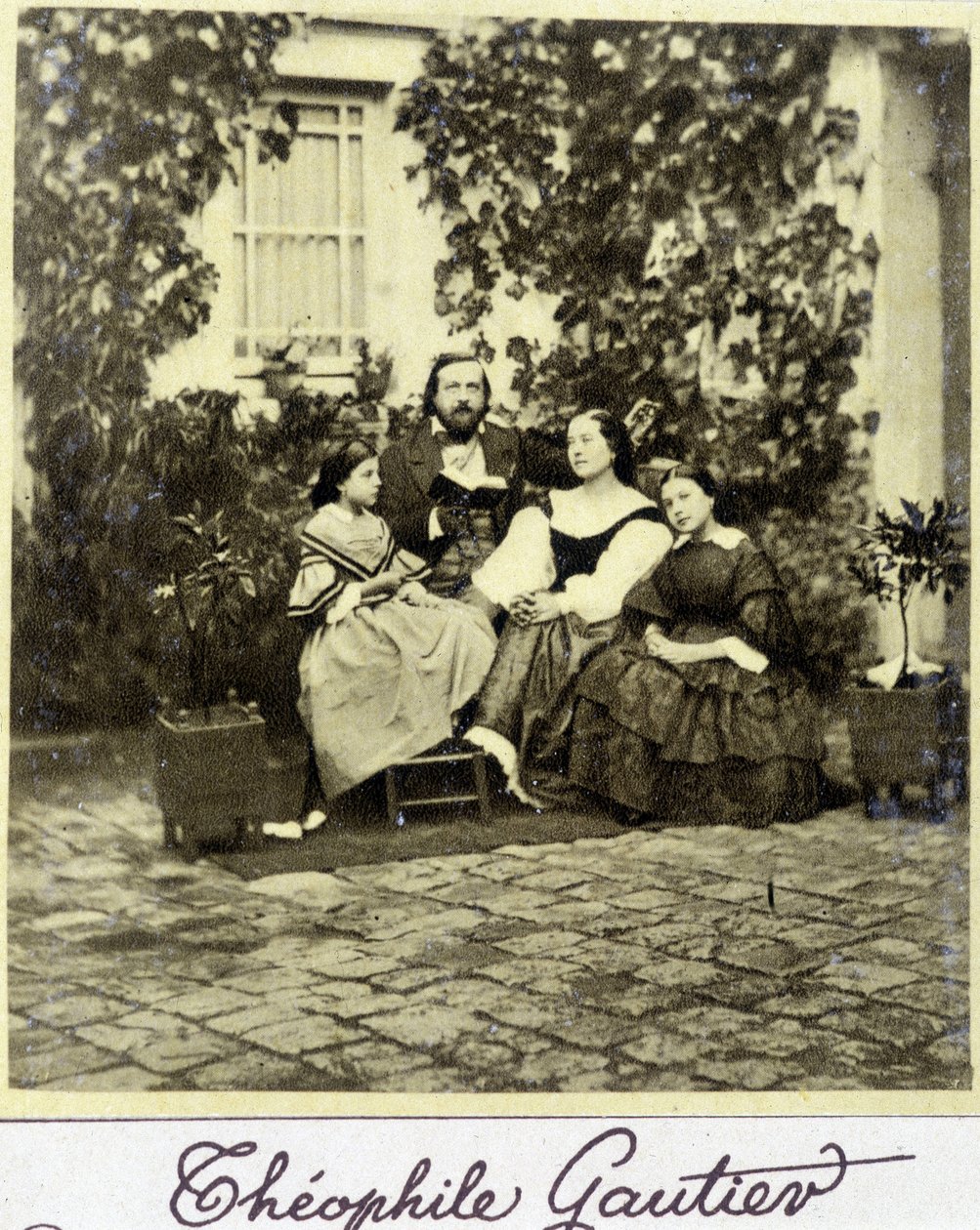 Porträtt av Théophile Gautier (1811 - 1872) i familjen. av French Photographer
