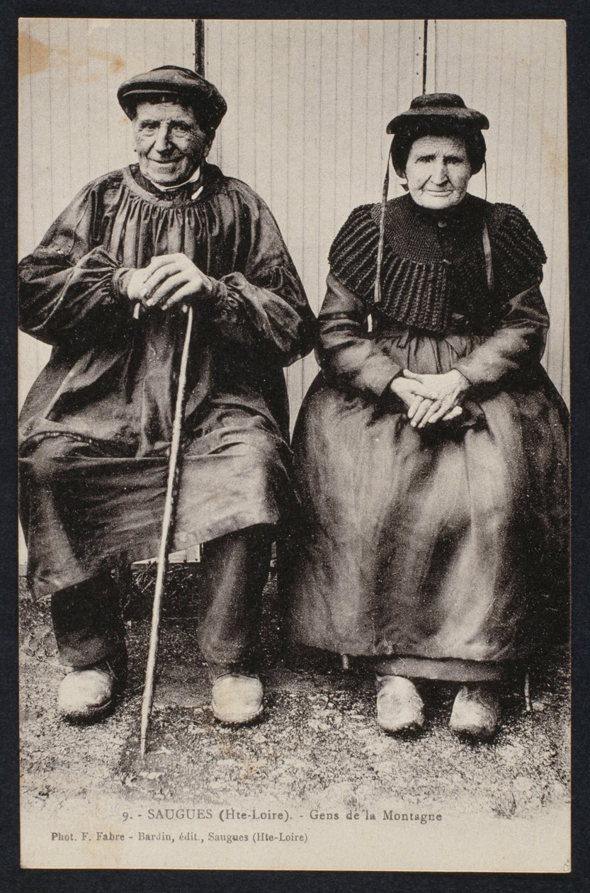 Vykort föreställande bergsfolk i Saugues, Haute-Loire, ca 1900 av French Photographer
