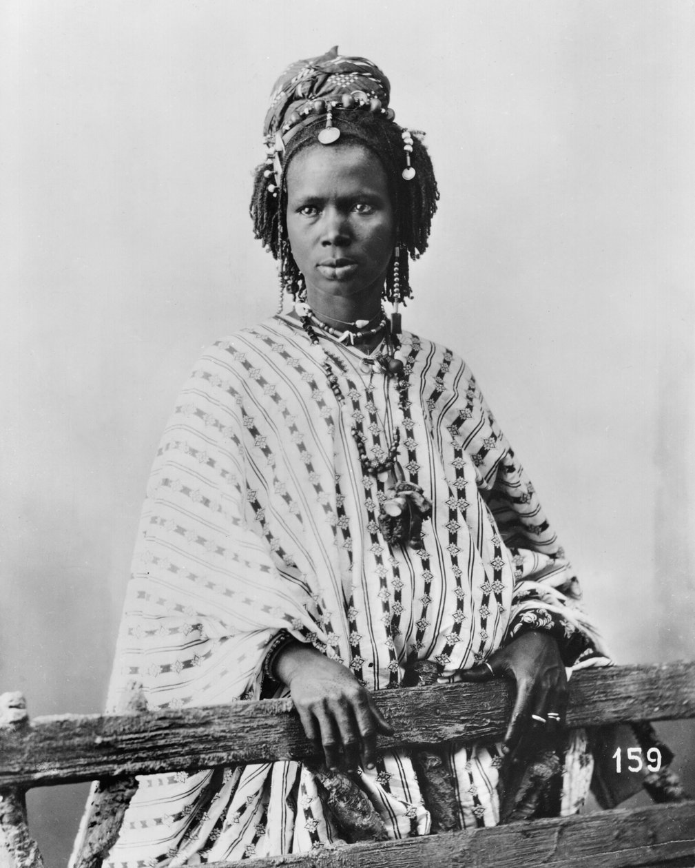 Senegalesisk kvinna, ca 1900 (bw-foto) av French Photographer