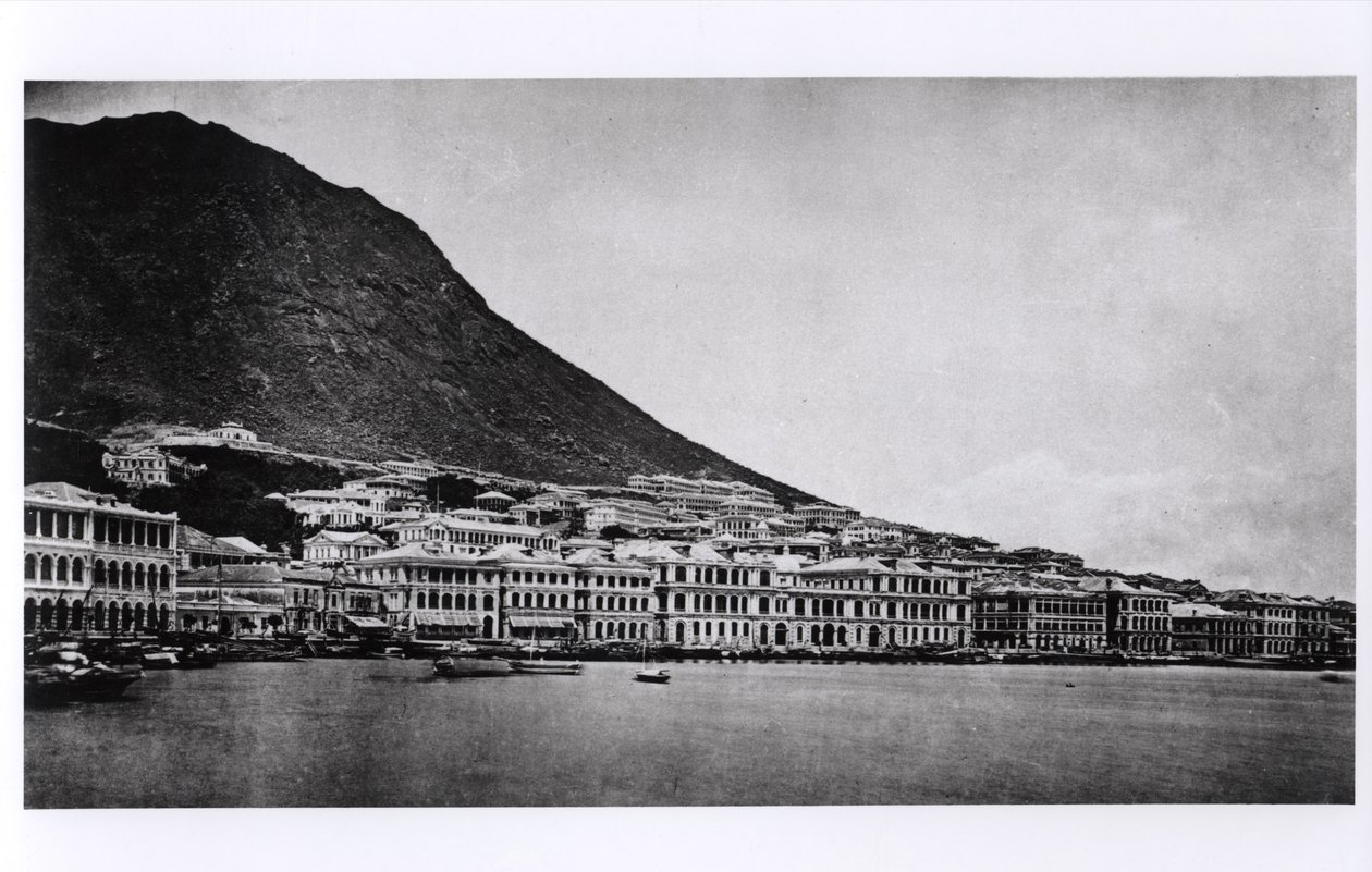The Praya, Hong Kong, från Illustrations of China and its Inhabitants av J. Thompson, publicerad 1873 av French Photographer