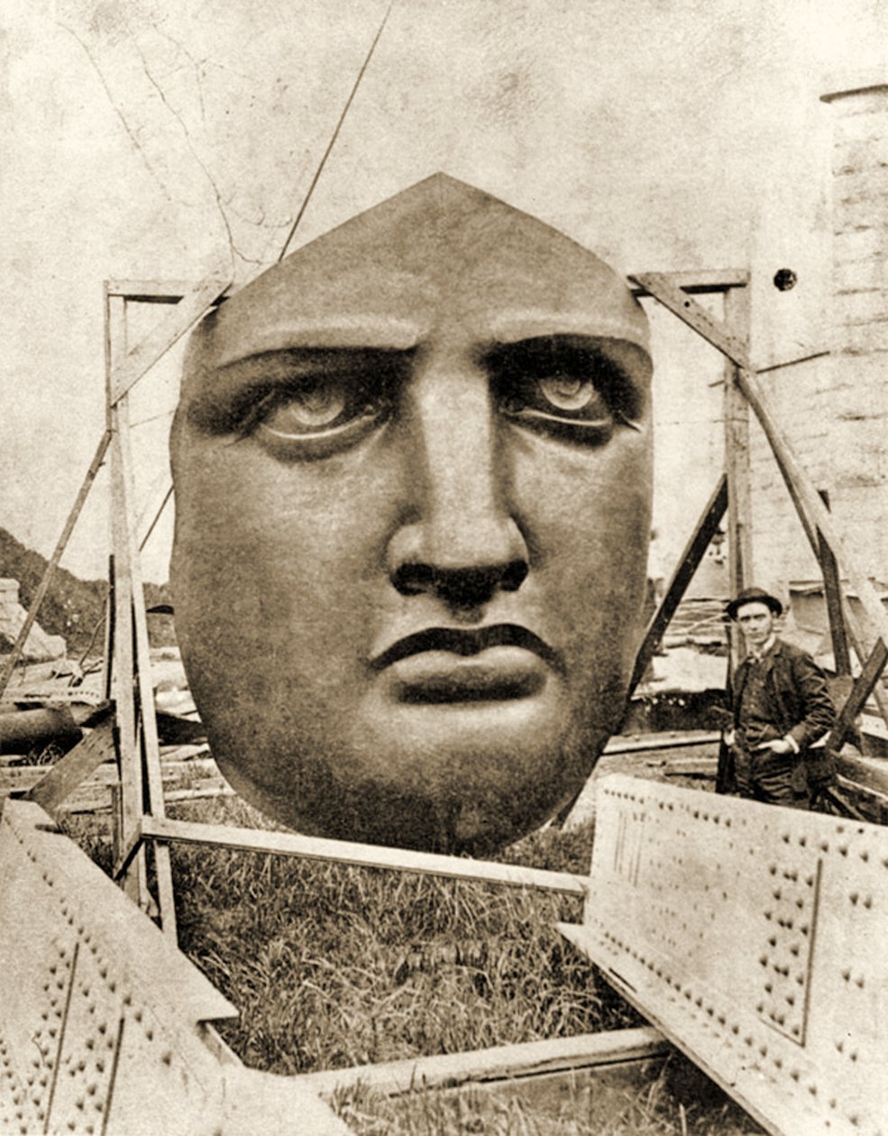 Konstruktionen av Frihetsgudinnan, detalj av ansiktet, c.1876 av French Photographer