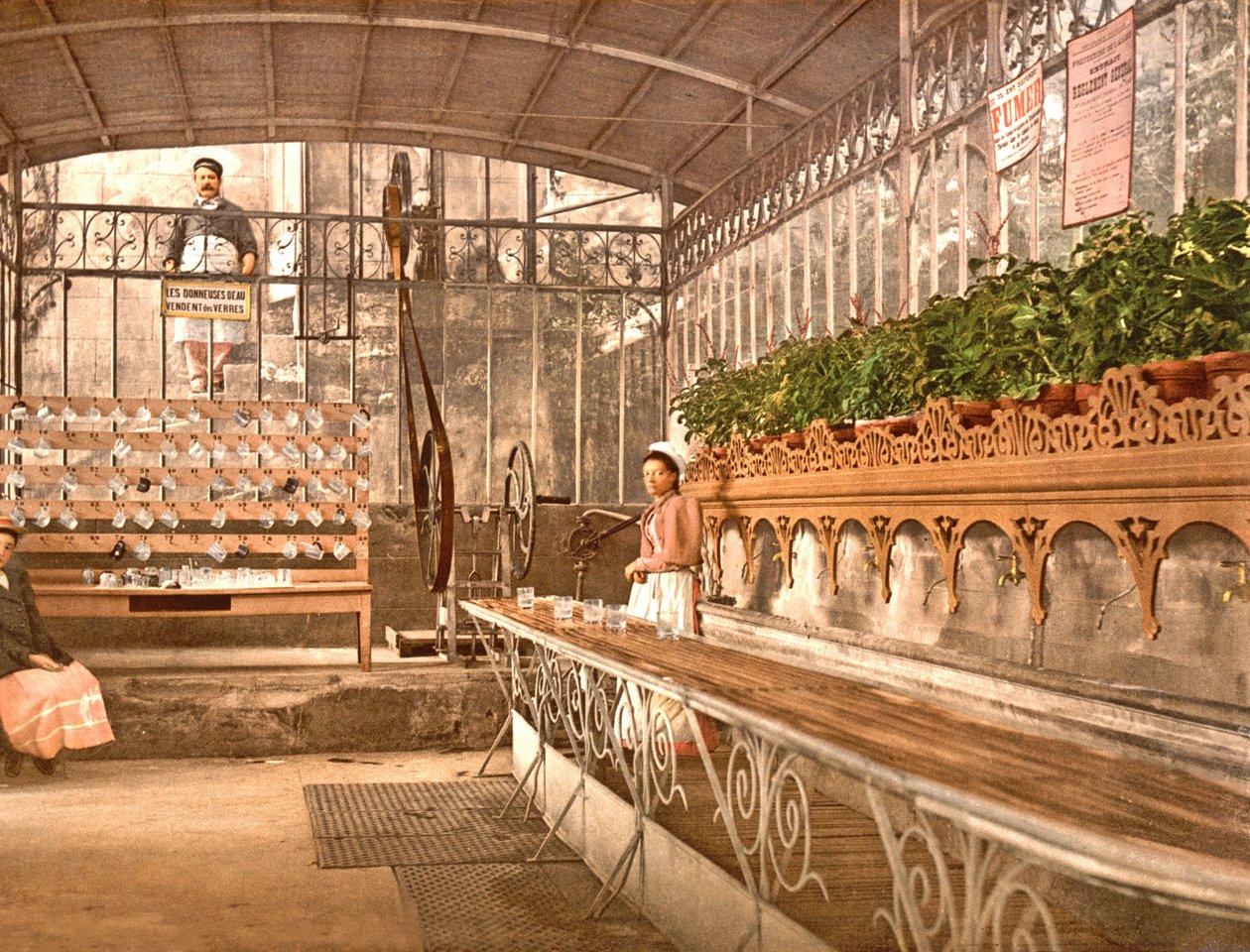 Vichy källvatten såldes i glas vid Celestine-källan, 1890-1900 av French Photographer