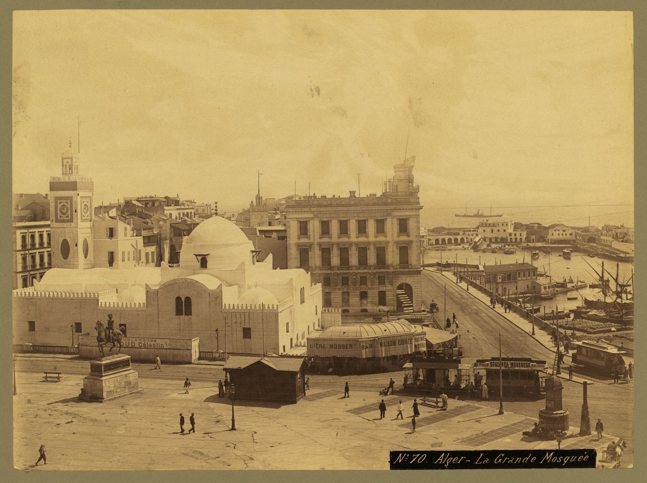 Utsikt över Alger - La Grande Mosquee, ca 1860-1900 (s/v foto) av French Photographer