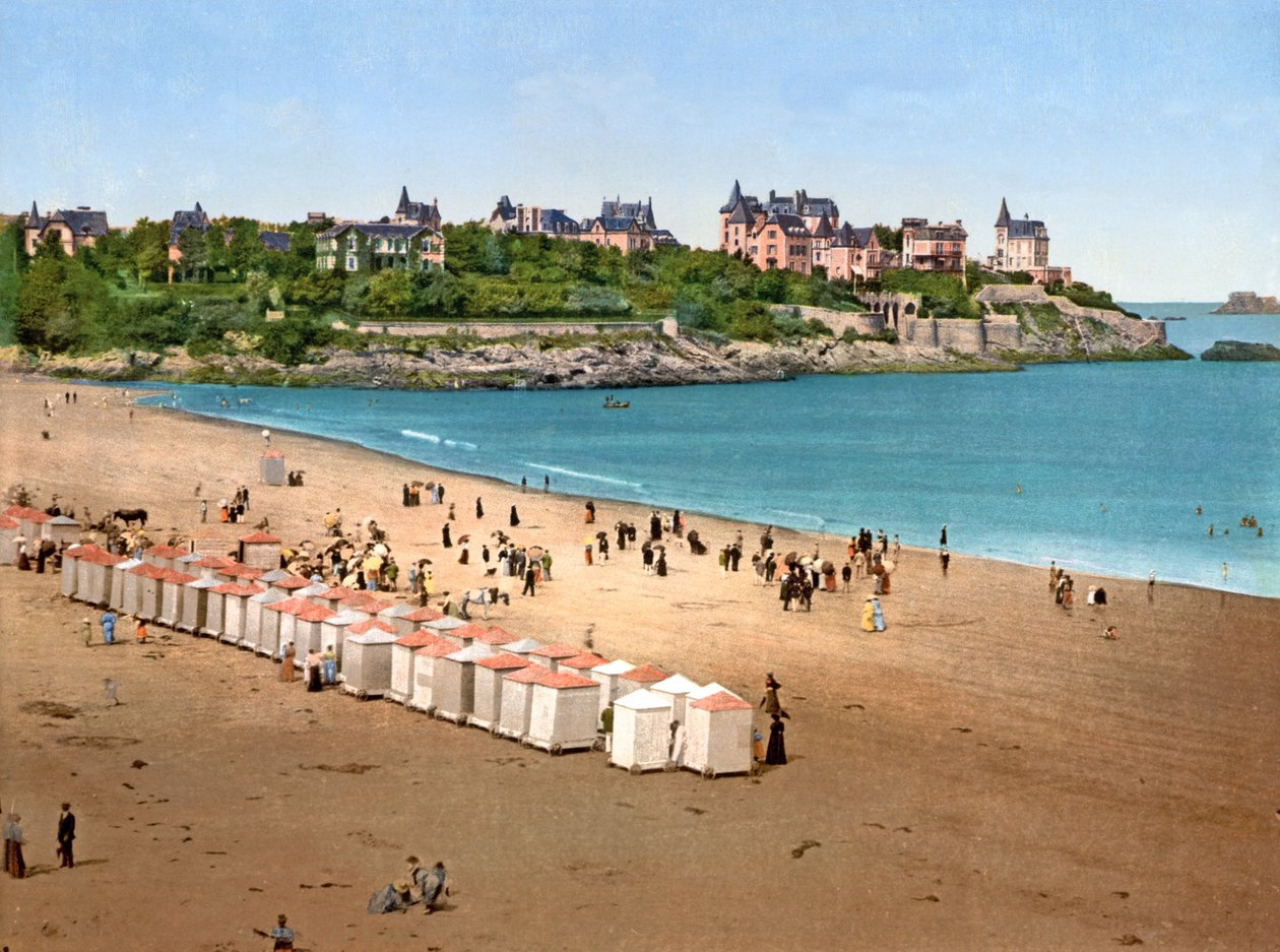 Utsikt över Pointe de la Malouine från Plage de lEcluse, Dinard, 1890-1900 av French Photographer