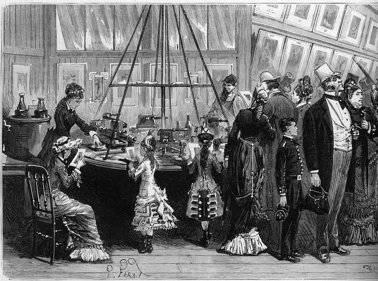 Världsutställningen i Paris 1878: fotoglyptiska tryck i fotokromipaviljongen. Gravyr i "" Le Monde Illustré"" nr 1125 av 19 oktober 1878. av French School
