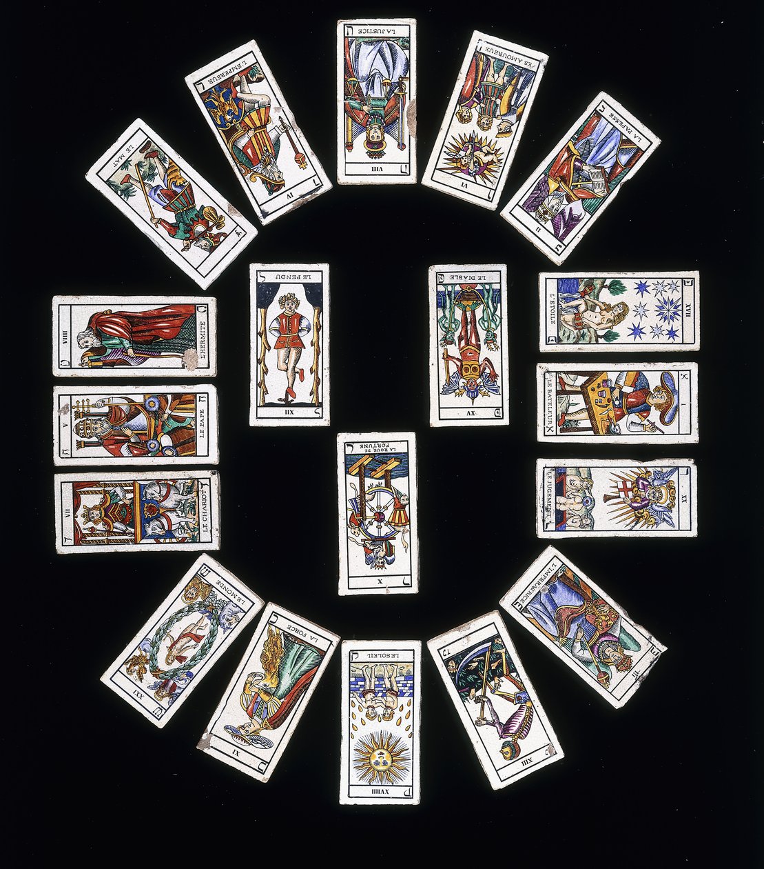 En fransk kakelpanel i stengods, dekorerad med en kortlek av Marseilles tarotkort, 1900-talet av French School