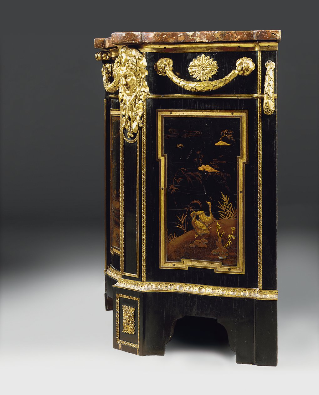 En sen Ludvig XV kommod, ca 1763-70 av French School