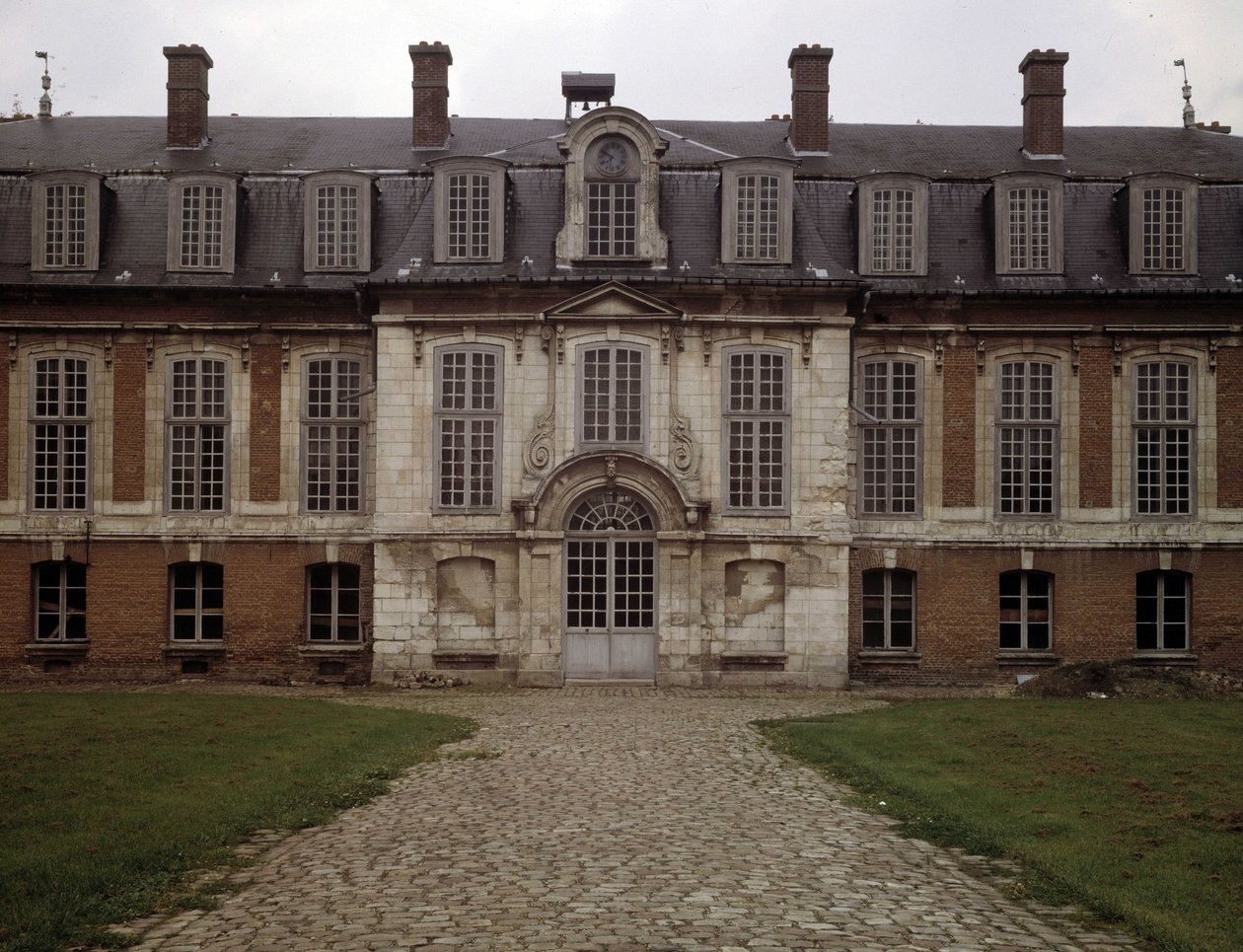 Barockarkitektur: fasaden på Hotel des Rams (1600-talet), Abbeville, Somme (80). av French School