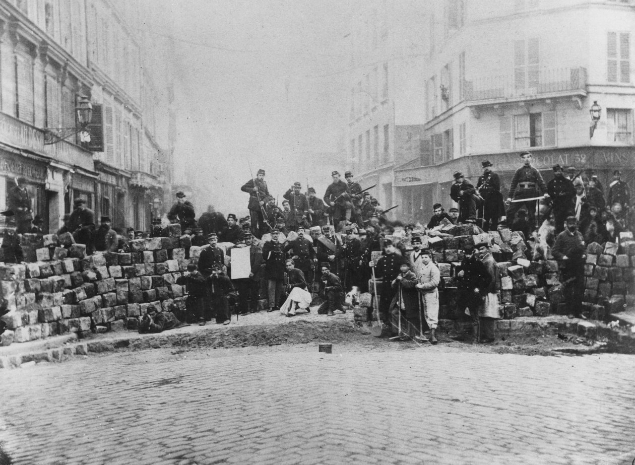 Barrikad vid ingången till Faubourg du Temple, Paris, under kommunen, 18 mars 1871 av French School