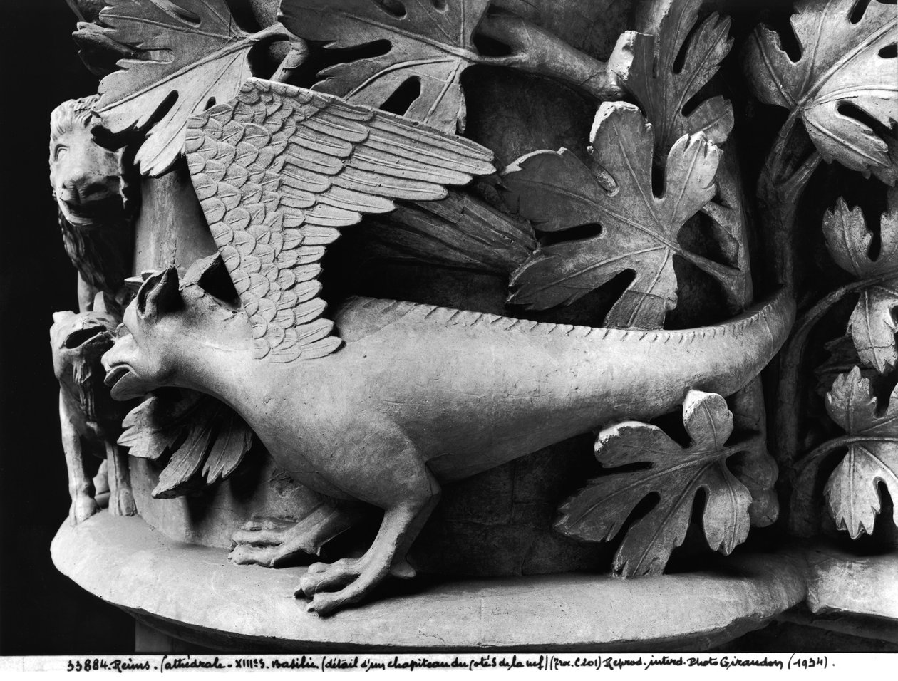 Basilisk, huvudstad från katedralen Notre Dame i Reims (gips av sten) av French School