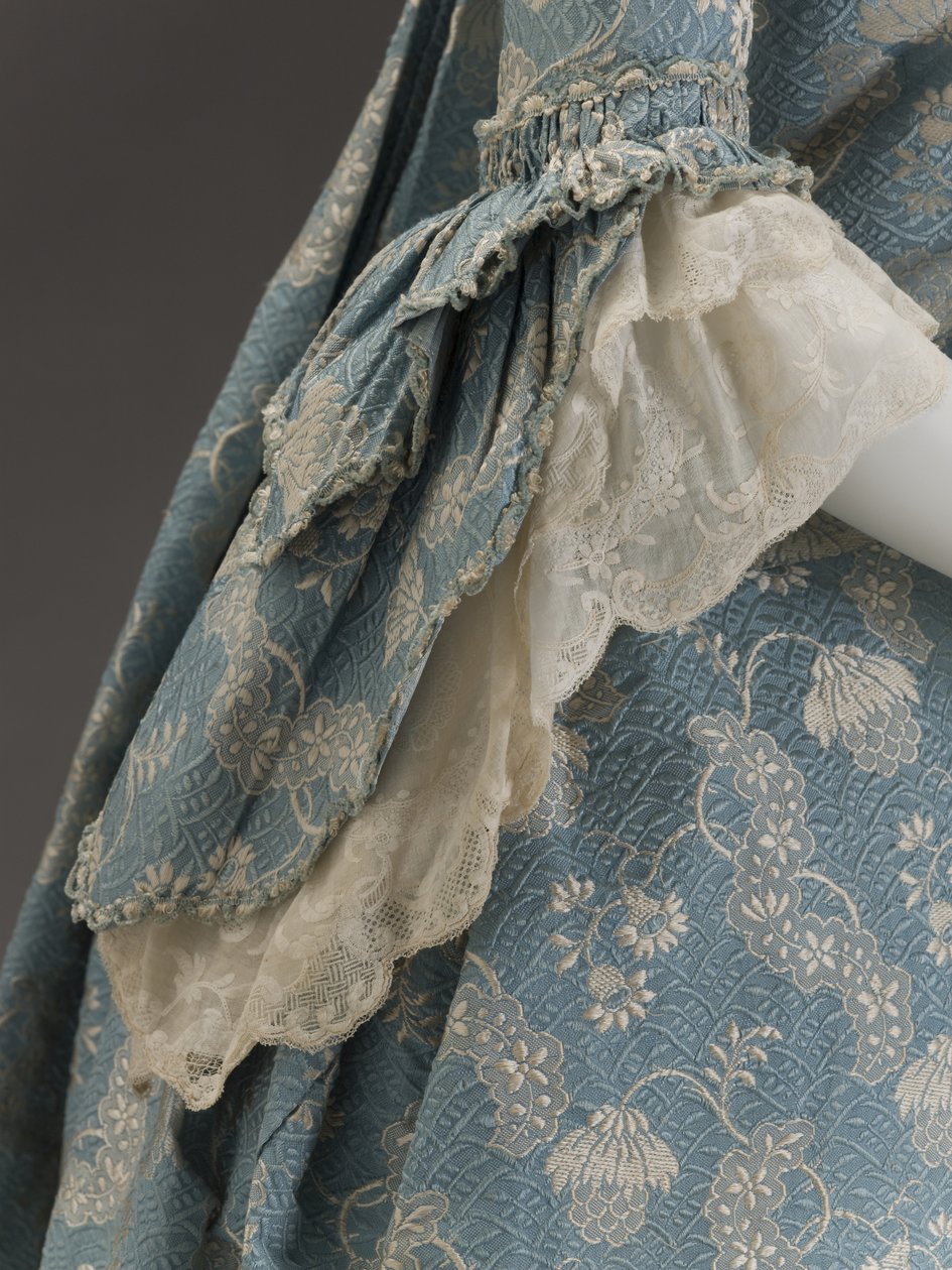 Blå klänning, ca 1760 (silkebrokad) av French School