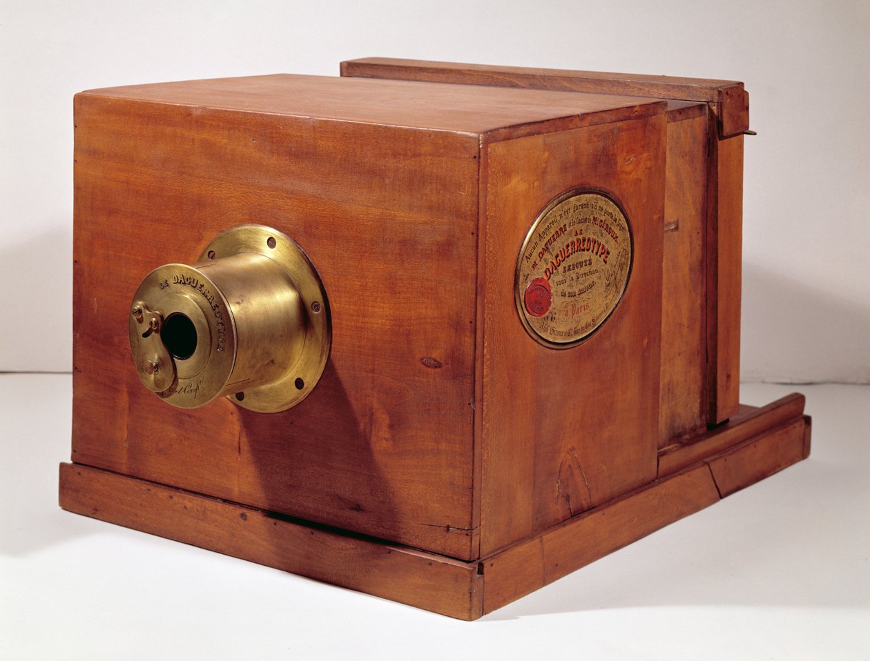 Kamera som används av Louis-Jacques Daguerre (1787-1851) (trä och metall) av French School
