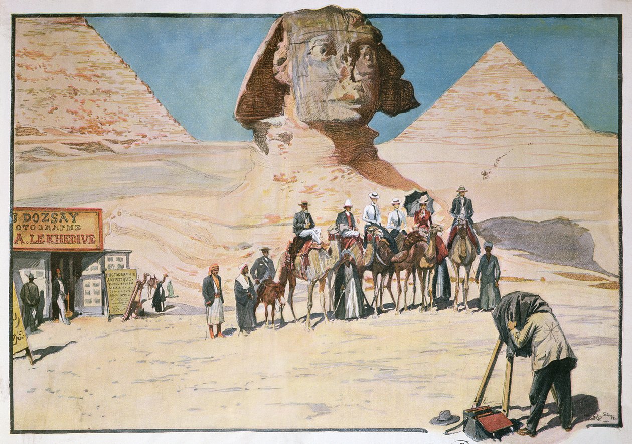Karavan av turister som fotograferas framför sfinxen i Giza av French School