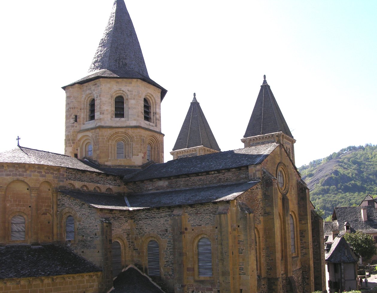 Church of St. Foy, påbörjad c.1050 av abbot Odolric av French School