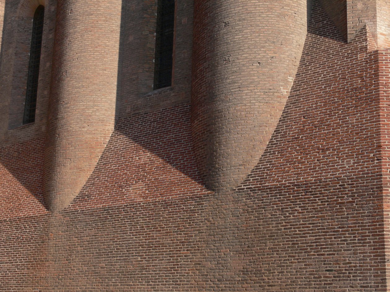 Visar detalj av murverket av French School