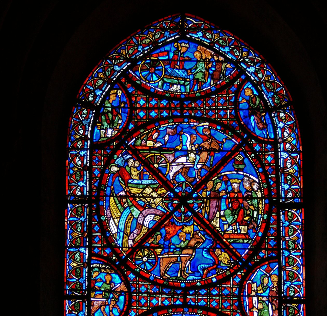 Detalj från ett fönster som visar scener ur St. Stephens liv av French School