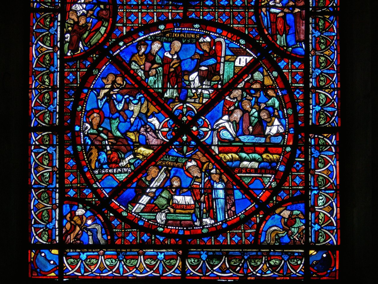 Detalj från ett fönster som visar scener ur St. Stephens liv av French School