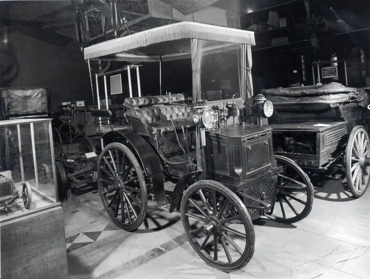 Tidig Peugeot-bil, ca 1898 av French School