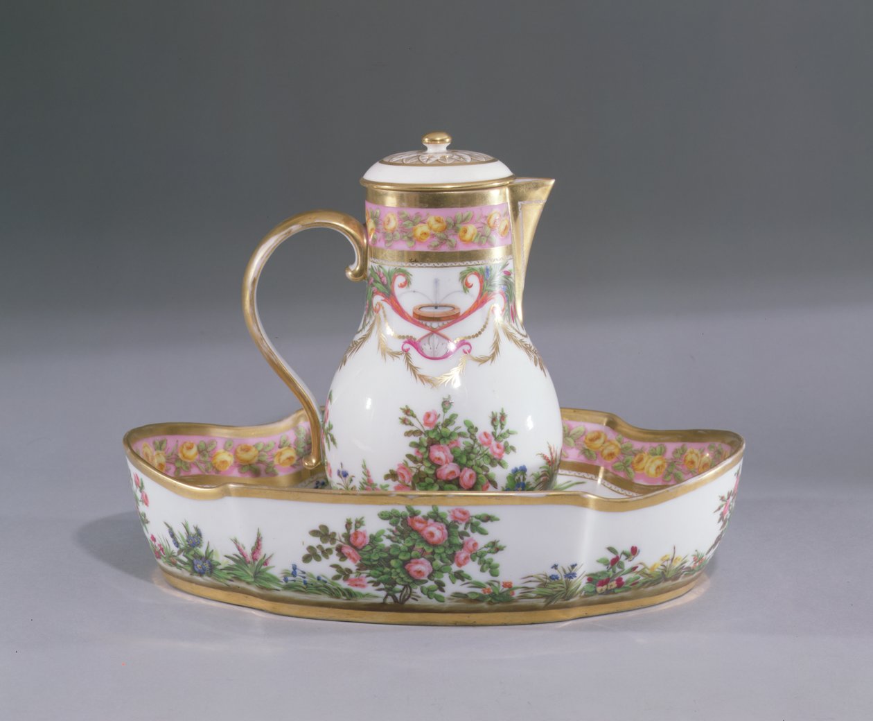 Ewer och bassäng, tillverkad i Paris (porslin) av French School