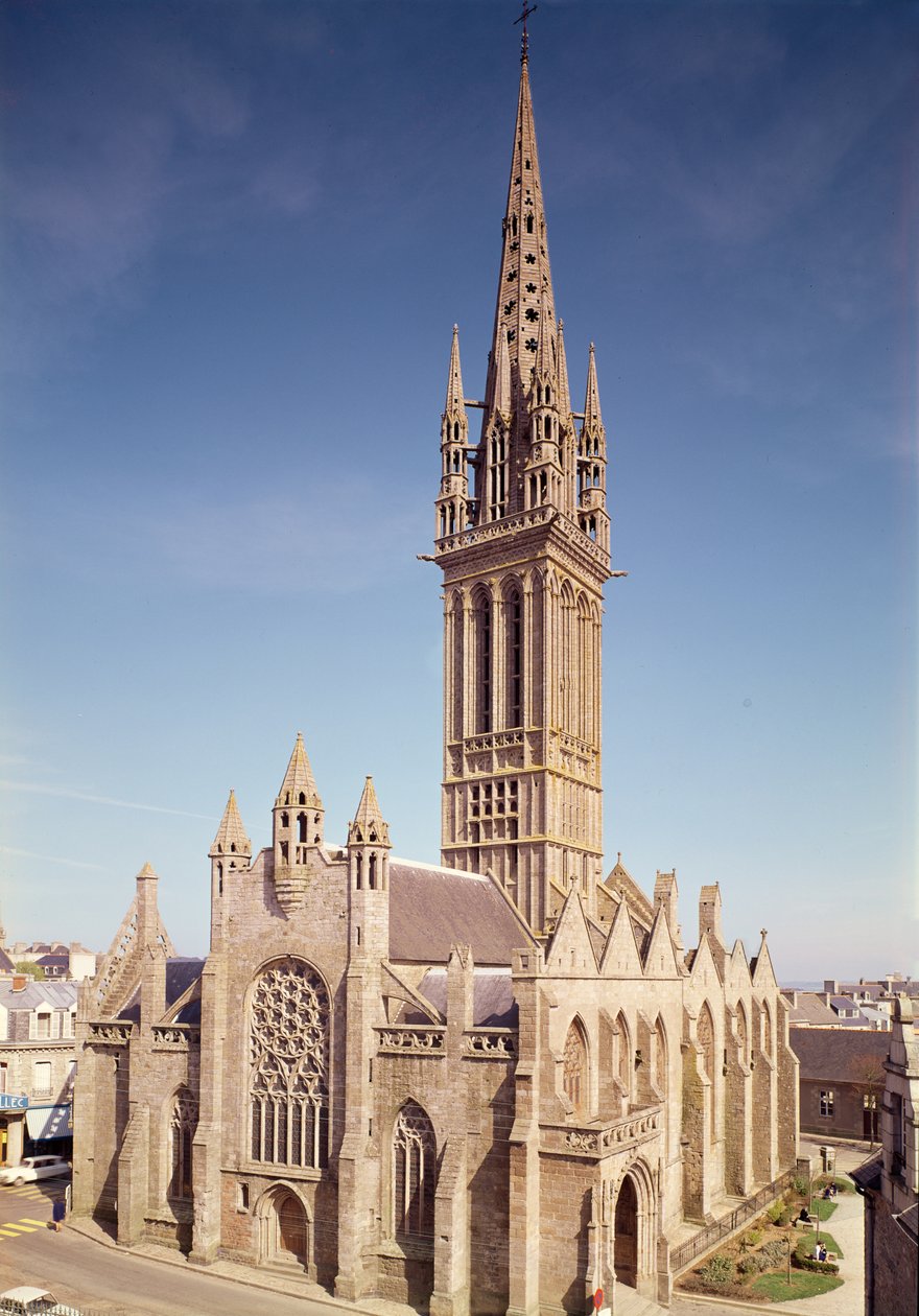 Exteriör vy av Chapelle du Kreisker, 1300-1400-talet av French School