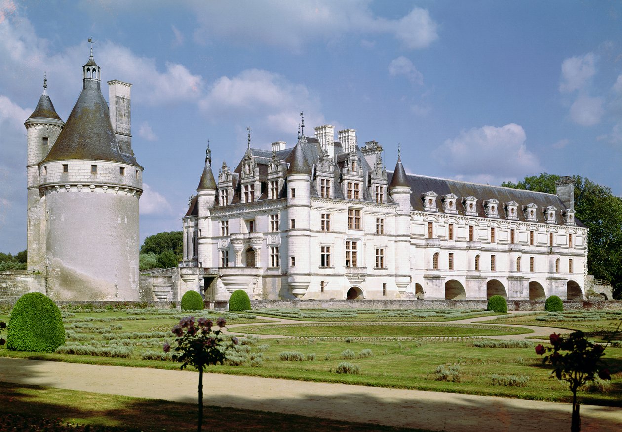 Exteriör vy av Donjon, Chateau de Bohier och Grande Galerie från nordväst av French School