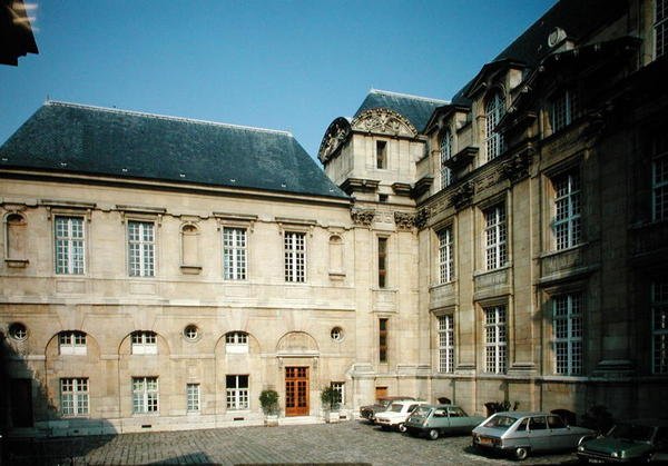 Exteriör vy av Hotel Lamoignon, byggt 1584 av French School