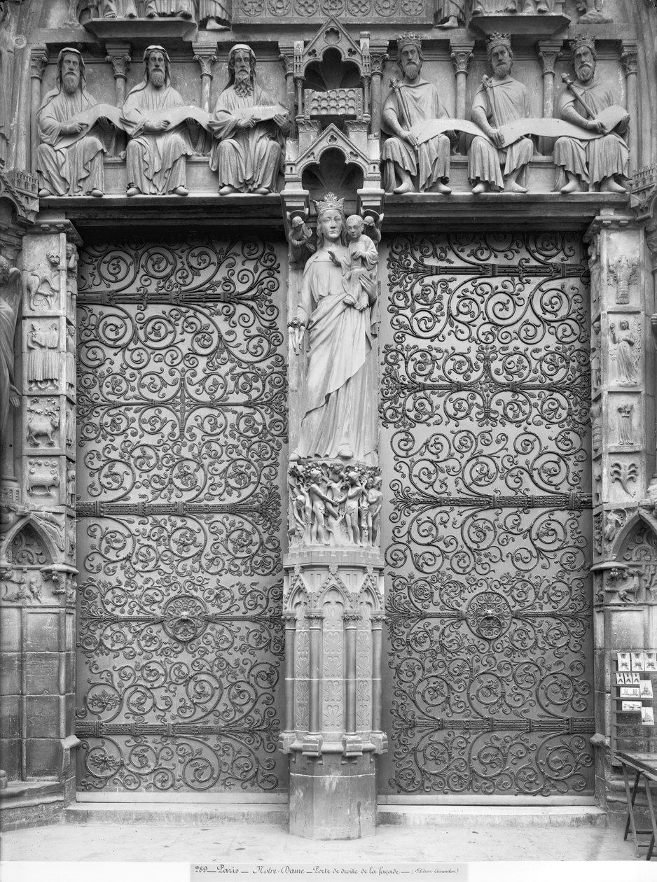 Fasad av Notre-Dame, vänster portal, Paris av French School