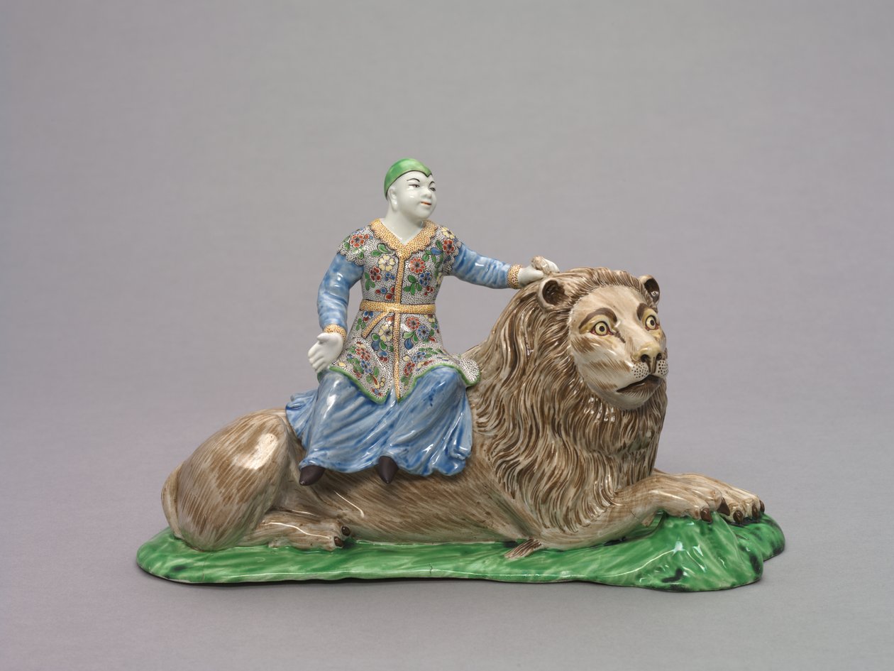 Figur sittande på ett lejon, ca 1750 (mjukt klistrat porslin med emaljdekor) av French School