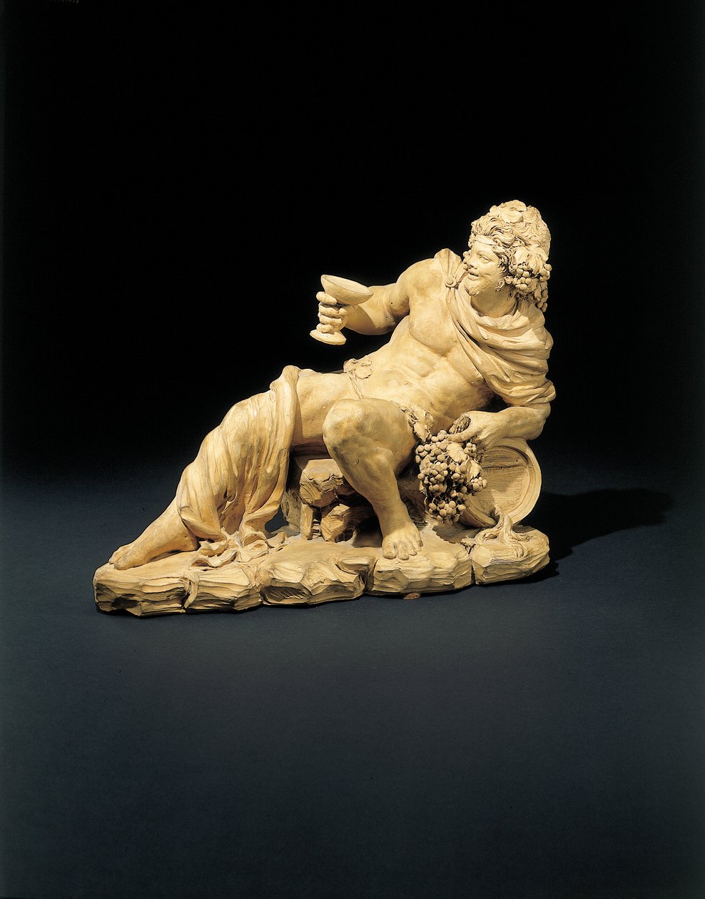 Figur av Bacchus liggande med ett glas vin, ca 1770 av French School