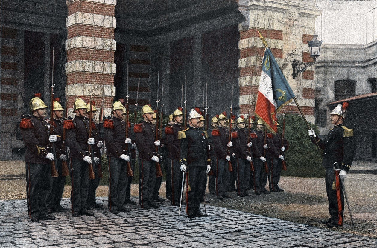 Brandmän i Paris. Hälsning till flaggan. i ""Militär albumscen av soldatens liv, brandmän i Paris"" 1892. av French School