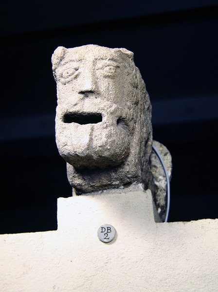 Gargoyle med tungan hängande av French School